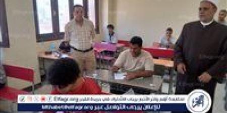 رئيس منطقة مطروح الأزهرية يتفقد لجان الشهادة الثانوية.. ولا شكاوى من مادة التوحيد