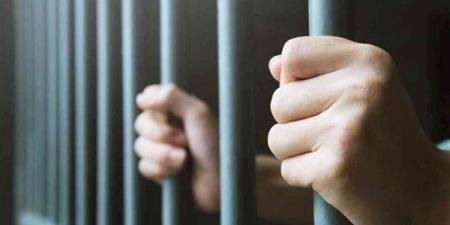 ضبط منتحل صفة طبيب يعالج الأورام في مركز غير مرخص داخل منزله بسوهاج