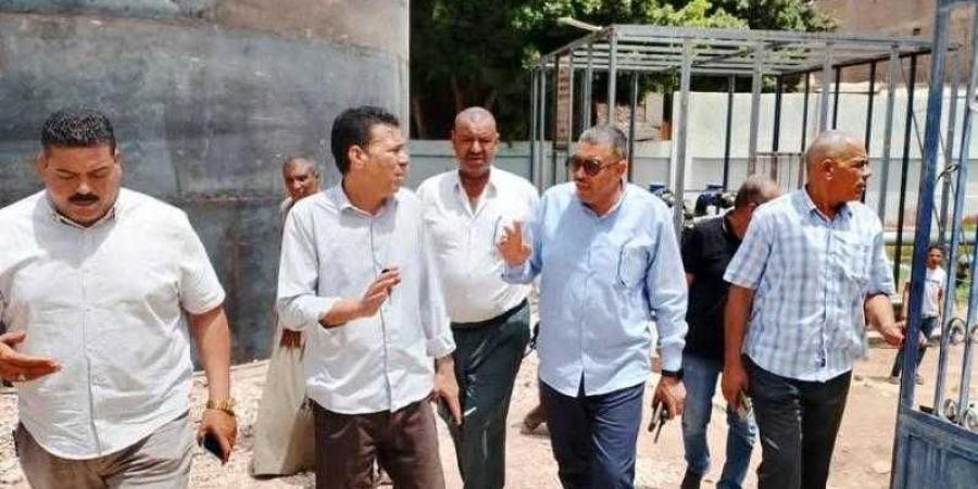 رئيس مركز البدارى بأسيوط يتابع الأعمال بمحطة مياه النواورة