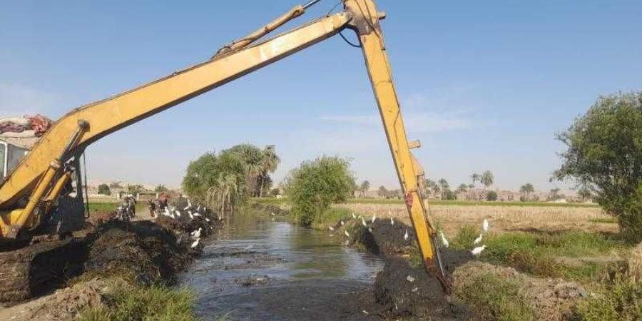 محافظ أسيوط: مواصلة أعمال تطهير الترع والمصارف بقرى المراكز لضمان وصول المياه لنهايتها