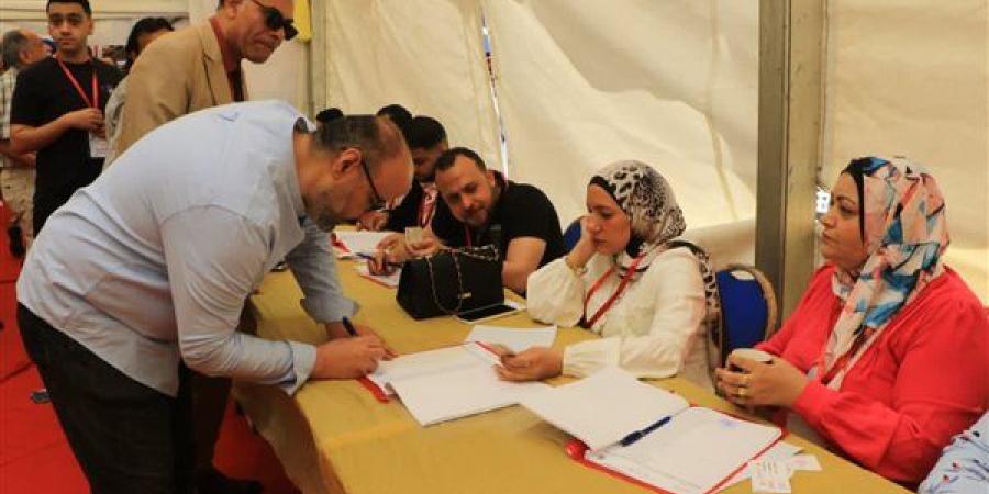 بالصور.. توافد الصحفيين على النقابة لتسجيل الحضور استعدادًا لانتخابات التجديد النصفي