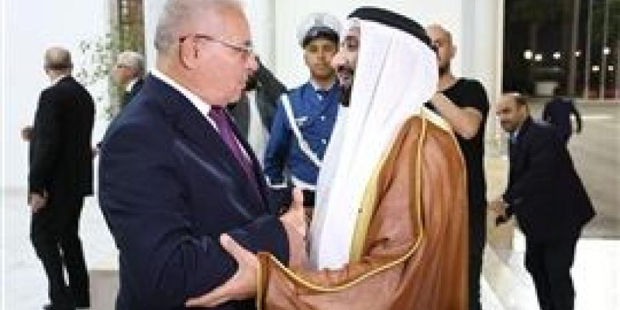 رئيس المجلس الشعبي الوطني الجزائري يستقبل رئيس البرلمان العربي لدى وصوله الجزائر