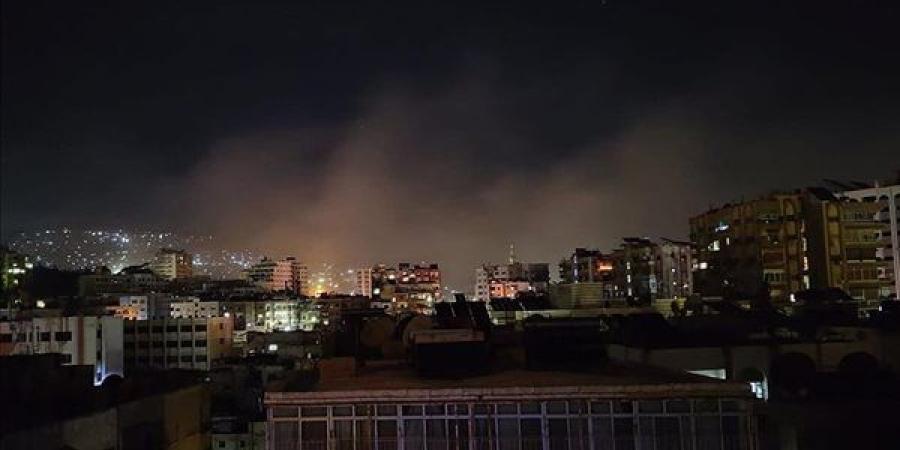 سوريا.. استشهاد مدني جراء غارات إسرائيلية على محيط حرستا بريف دمشق