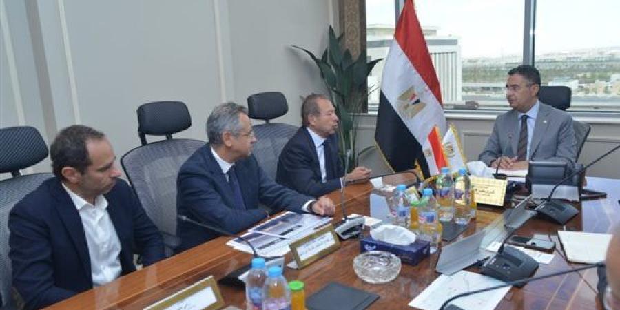 وزير التموين يجتمع مع رئيس مجلس إدارة "قها للأغذية" لمتابعة خطط دعم السوق