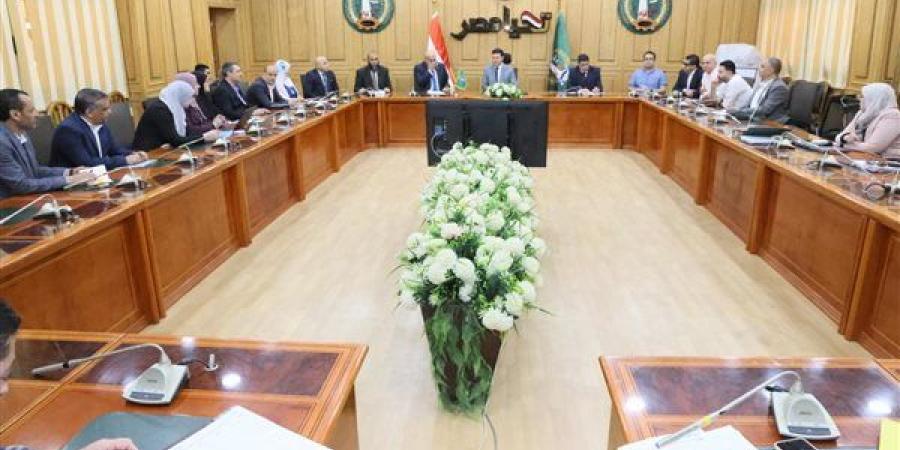 محافظ المنوفية يلتقى وفد الهيئة العامة للاستثمار لبحث سبل تعزيز الفرص