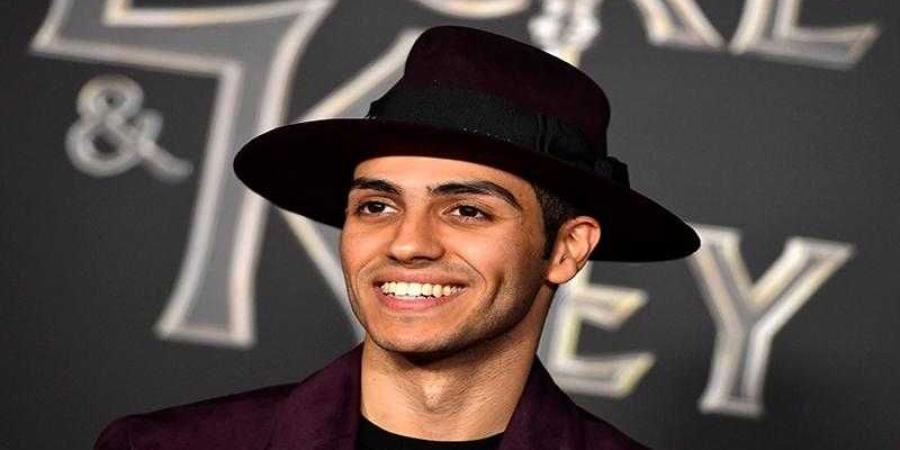 مينا مسعود يشيد بمسرحية في يوم وليلة