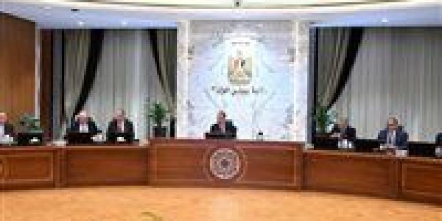 رئيس الوزراء يتابع خطوات تيسير إجراءات دخول السائحين بالمطارات والمنافذ المختلفة