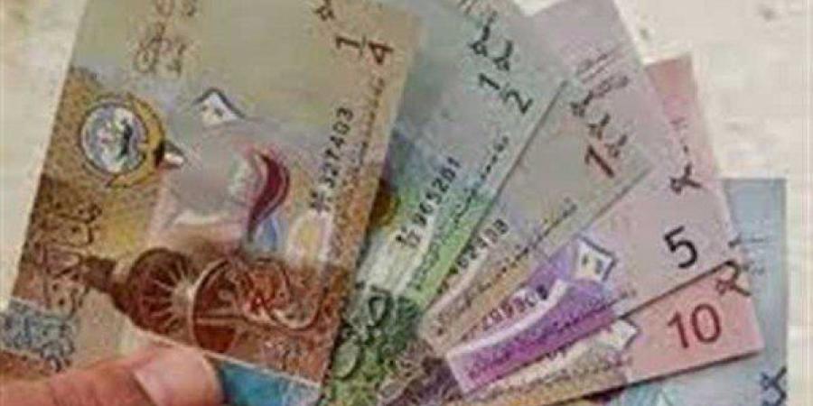 الدينار الكويتى يستقر فى البنوك المصرية منتصف تعاملات اليوم