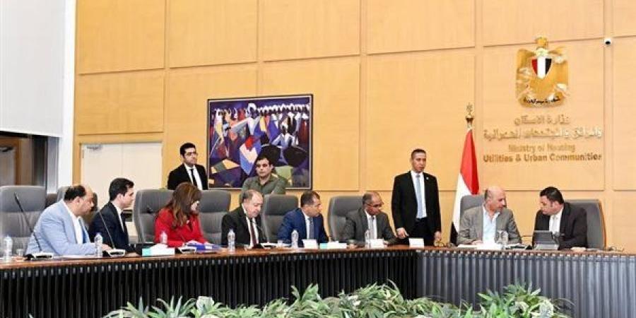 وزير الإسكان يعقد اجتماعه الدوري مع أعضاء البرلمان بمجلسيه النواب والشيوخ