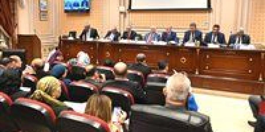 نرفع له القبعة .. اسكان النواب تشيد بجهود وزير الشؤون النيابية في مناقشات الايجار القديم..والنواب يردون بالتصفيق