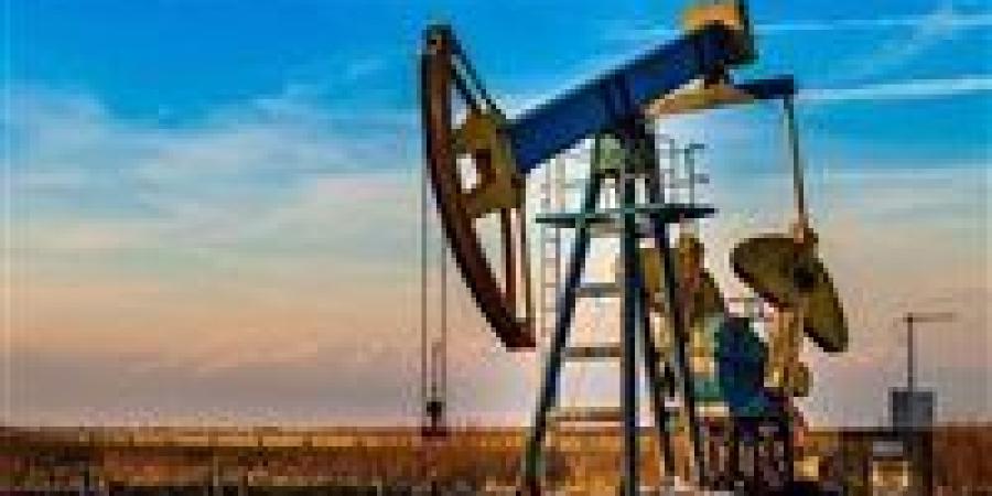 أسعار النفط ترتفع 1.5% رغم المخاوف بشأن فائض المعروض