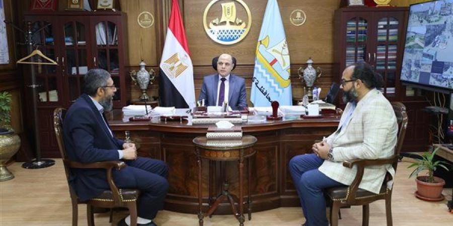 محافظ كفر الشيخ يبحث سبل حماية المناطق الساحلية بالمحافظة