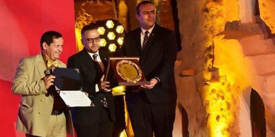 المهرجان الدولي للمونودراما بقرطاج يكرم المخرج مازن الغرباوي