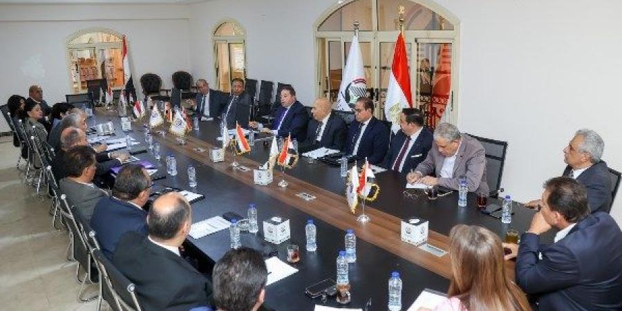 حزب الجبهة الوطنية يوفر 200 فرصة عمل للشباب بعدد من المحافظات