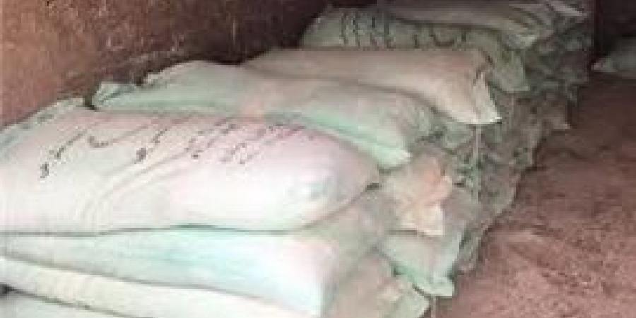 ضبط 14 طن دقيق مجهزين للبيع في السوق السوداء