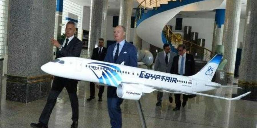 مصر للطيران تناقش مع إيركاب العالمية تحديث الأسطول الجوي لطائرات الناقل الوطني