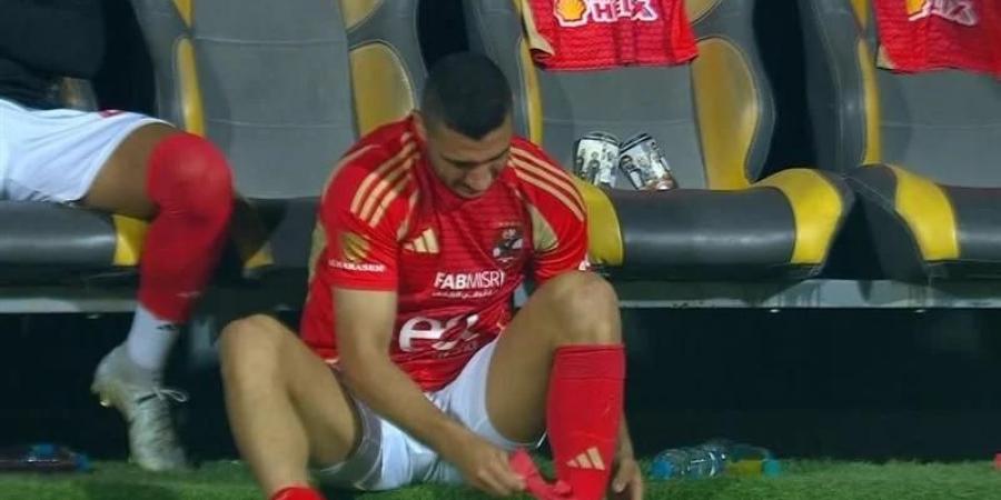 إصابة مبكرة تُجبر رامي ربيعة على مغادرة مواجهة الأهلي والمصري