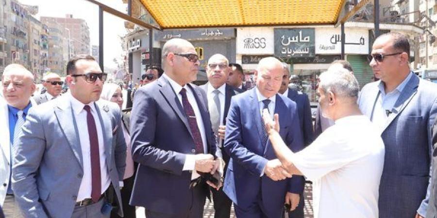 وزير العمل ومحافظ القاهرة يتفقدان أماكن انتظار لائقة لعمال التراحيل بباب الشعرية