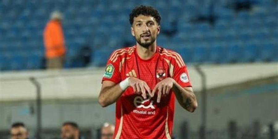 هدف عالمي.. وسام أبو علي يسجل الهدف الثالث للأهلي في شباك المصري