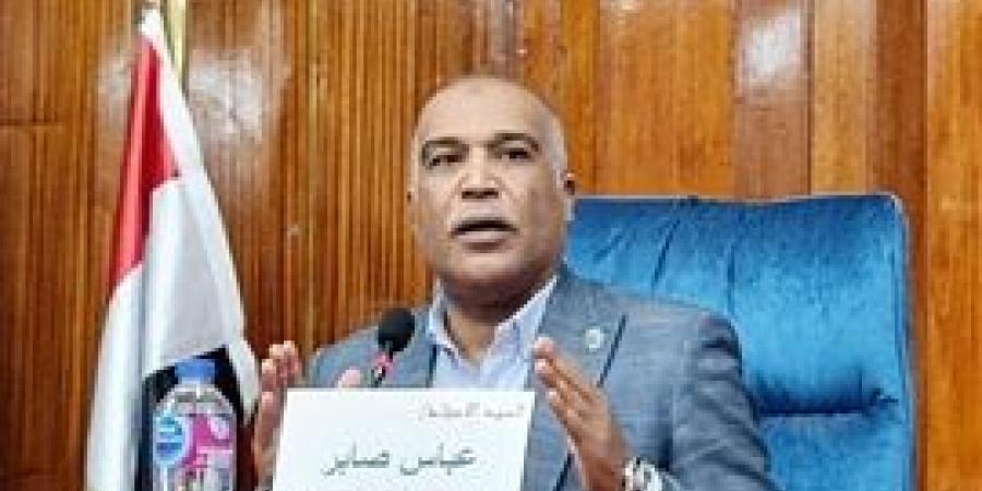 عباس صابر يشهد ختام برنامج "لائحة شئون العاملين" بمنار مصر للبترول