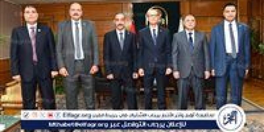 رئيس جامعة أسيوط يترأس لجنة اختيار عميد كلية العلوم بالجامعة