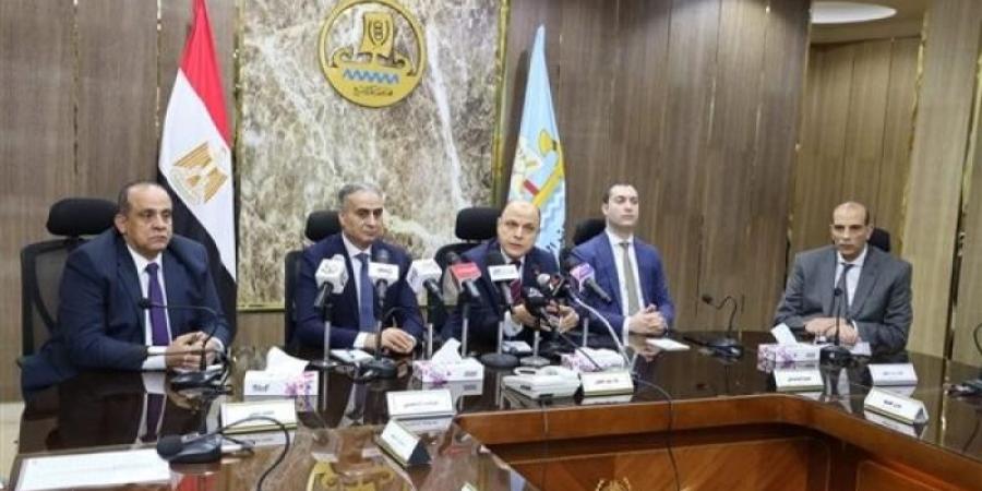 رئيس حماية المستهلك ومحافظ كفر الشيخ يعقدان لقاءً موسعًا مع الغرفة التجارية بالمحافظة