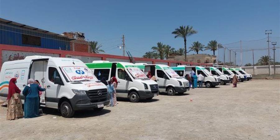 الكشف الطبي بالمجان على 1575 مواطنا في قافلة طبية بدمياط