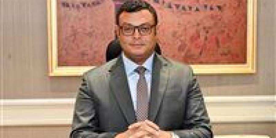 وزير الإسكان يتفقد سير العمل بمشروعات التطوير بمارينا وكومبوند مزارين بالعلمين الجديدة
