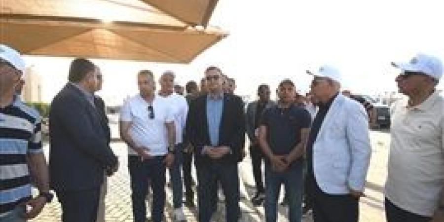 وزير الإسكان يتفقد سير العمل بمشروعات التطوير بمارينا ومزارين والمدينة التراثية بالعلمين الجديدة