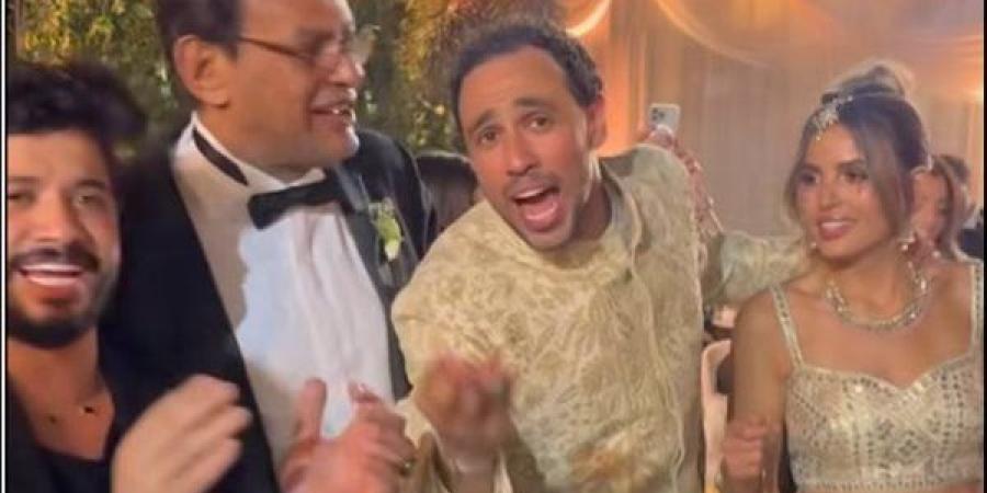 مصطفى حجاج يحيي زفاف رامي عاشور بأجواء هندية مبهجة
