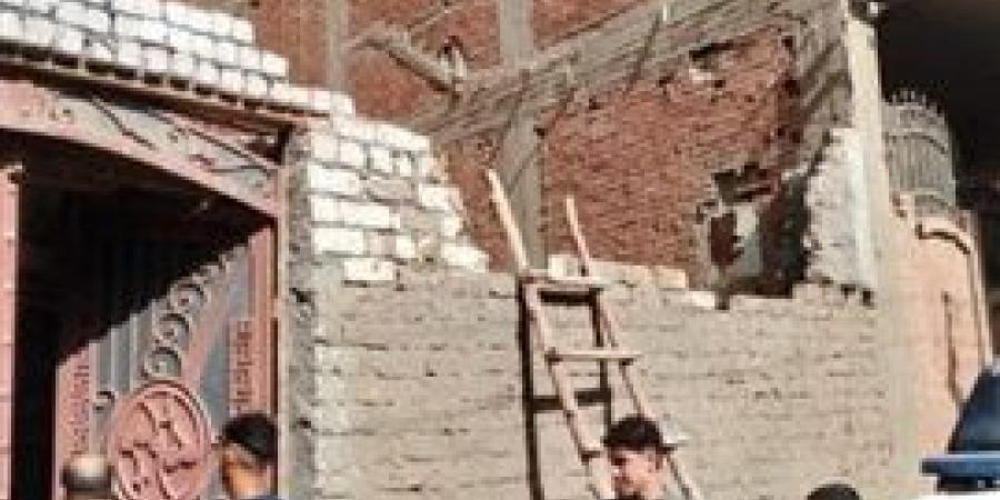 مصرع شخص إثر انهيار جزء من حائط بطوخ