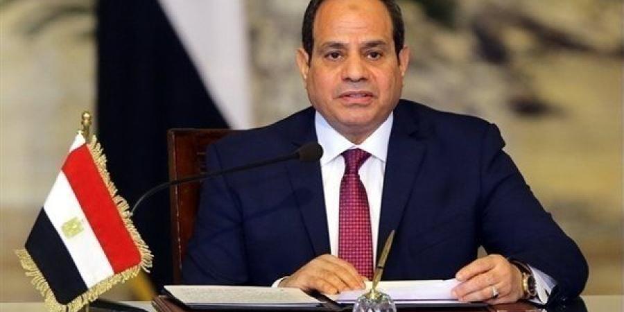 السيسي يطلع على تطورات حركة الملاحة بقناة السويس رغم التحديات الدولية والإقليمية الراهنة