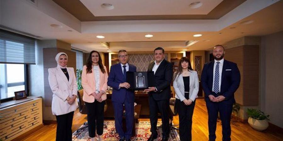 تكريم البنك الأهلي المصري لإسهاماته البارزة في دعم المبادرات المجتمعية