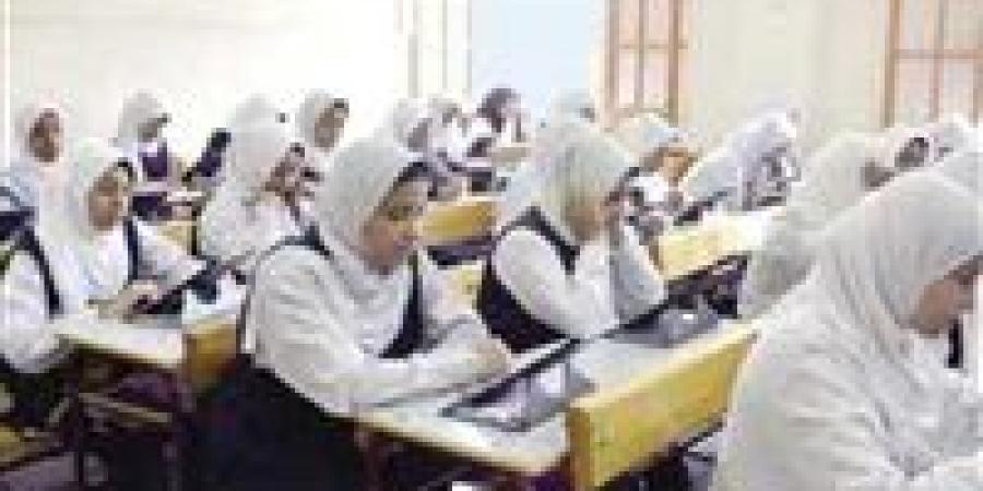 الآن جدول امتحانات الصف الثاني الإعدادي الترم الثاني 2025 القليوبية