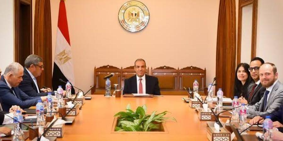 وزير الخارجية يستقبل وفدًا من مجموعة "إيه بى موللر - ميرسك"