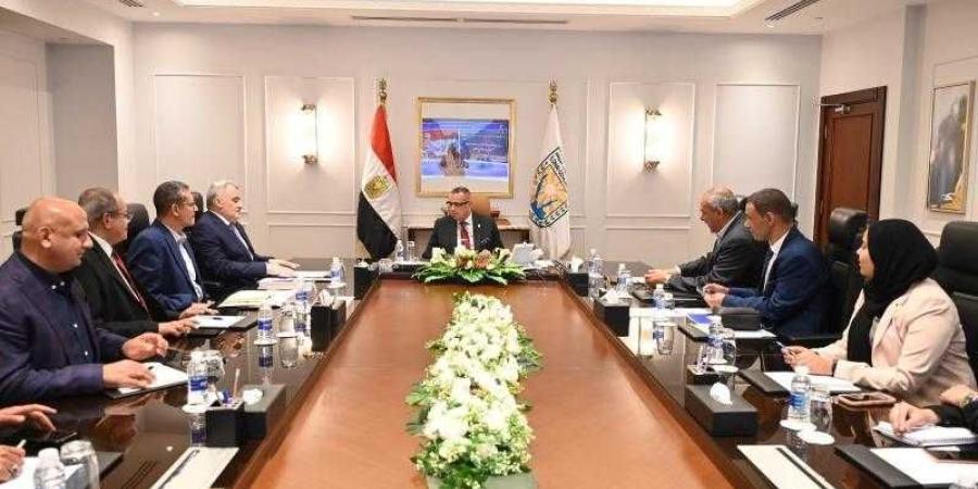 محافظ جنوب سيناء يبحث تطوير قطاع الثروة السمكية ...