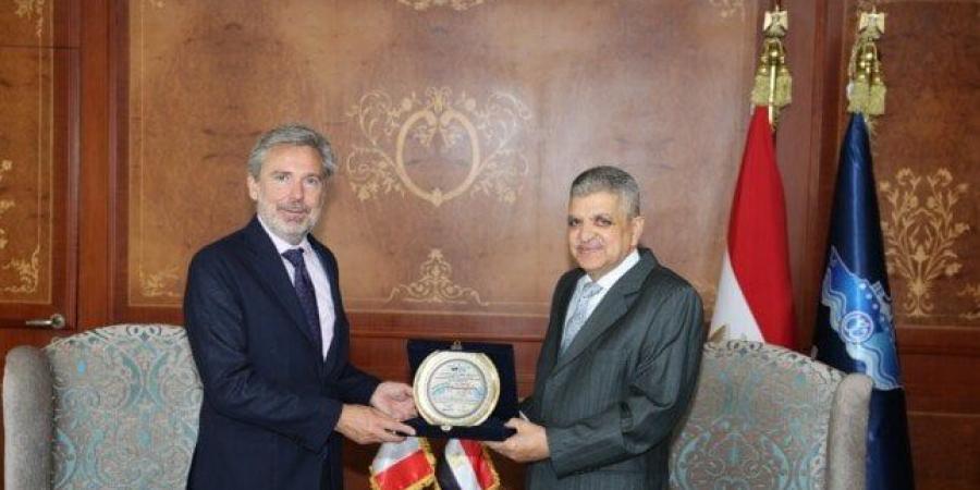 "ربيع" يبحث سبل التعاون مع السفير الإيطالي في مجال السياحة البحرية