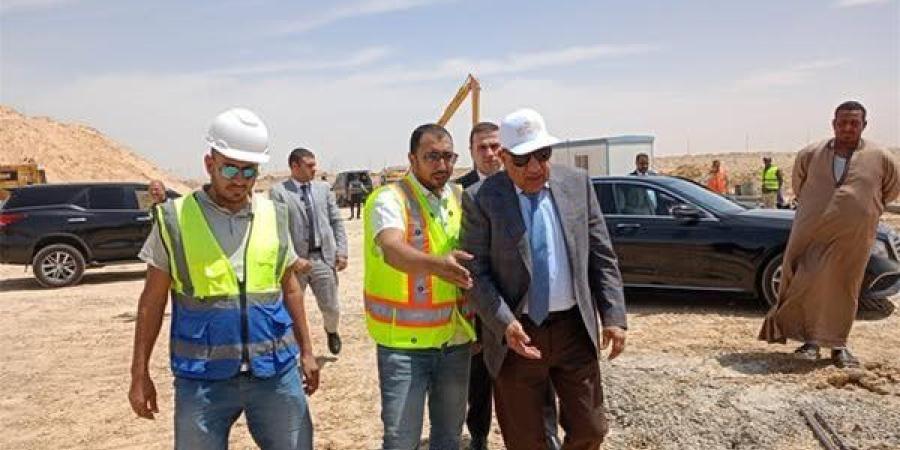 عصمت: رفع كفاءة منظومة الطاقة.. وبرجي عبور قناة السويس نواة لربط كهربائي عربى