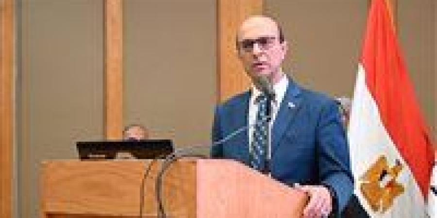 نائب رئيس جامعة أسيوط يتفقد أعمال تطوير خدمات الإدارة العامة لرعاية الطلاب