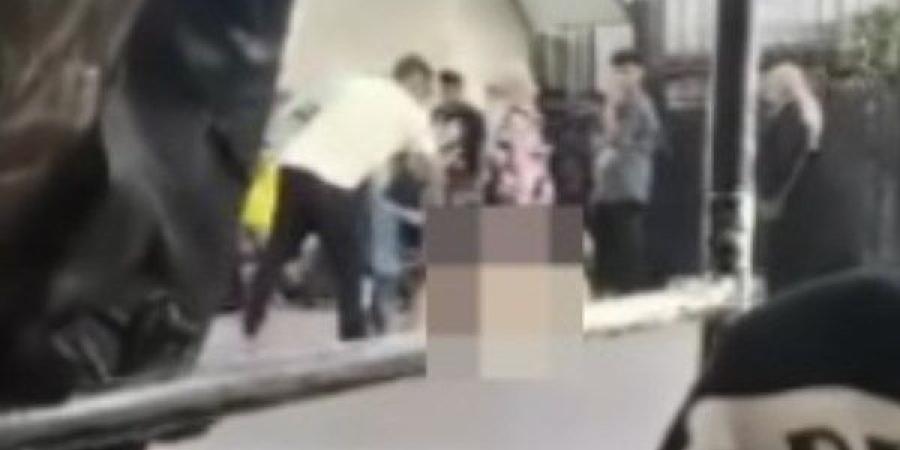 فيديو السيدة العارية بالمطرية.. مصدر أمني: الراجل كان بيسترها مش بيضربها