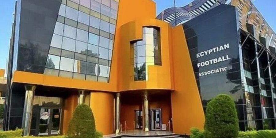 اتحاد الكرة يخاطب الأندية بشأن تراخيص العمل للاعبين والمدربين الأجانب