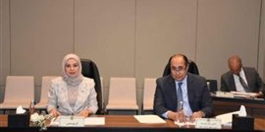 سفيرة البحرين تترأس اجتماع هيئة متابعة تنفيذ القرارات والالتزامات