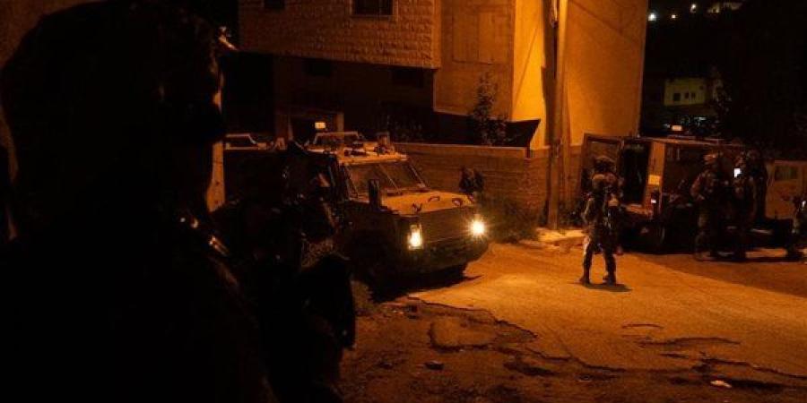 الجيش الإسرائيلي يُطارد فلسطينيا بعد إطلاق نار قتل مُستوطنة شمال الضفة الغربية