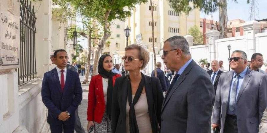 محافظ الإسكندرية وسفيرة الاتحاد الأوروبي يتفقدان مشروع إحياء شارع النبي دانيال التراثي