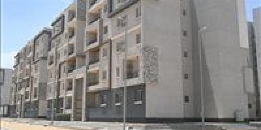 تنفيذ 3972 وحدة سكنية وتطوير المناطق الصناعية بالعاشر من رمضان