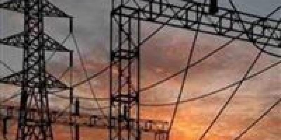 المصرية لنقل الكهرباء توقع عقدًا لتنفيذ مشروع لتغذية المرحلة الثالثة من القطار السريع.. ما القصة؟