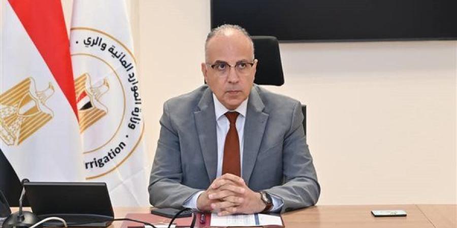 وزير الري يتابع موقف تسهيل إجراءات إصدار تراخيص المياه الجوفية