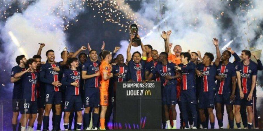 احتفال خاص للمغربي أشرف حكيمي بلقب الدوري الفرنسي مع باريس سان جيرمان