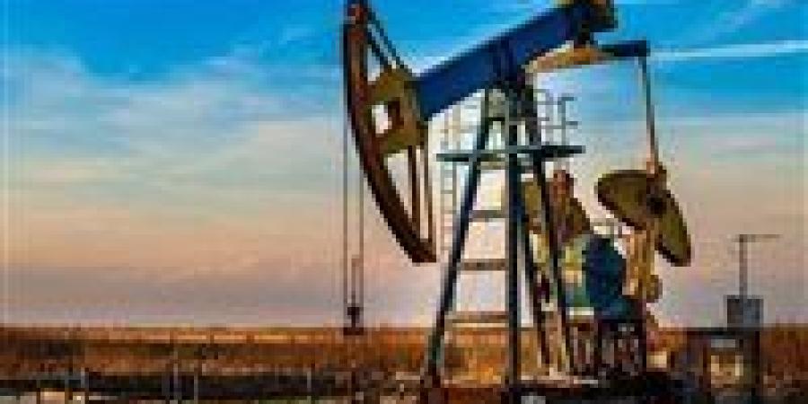 النفط يسجل مكاسب للأسبوع الثاني وسط مخاوف زيادة المعروض