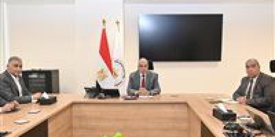 وزير الري يتابع مجهودات تسهيل إجراءات إصدار التراخيص الخاصة بالمياه الجوفية